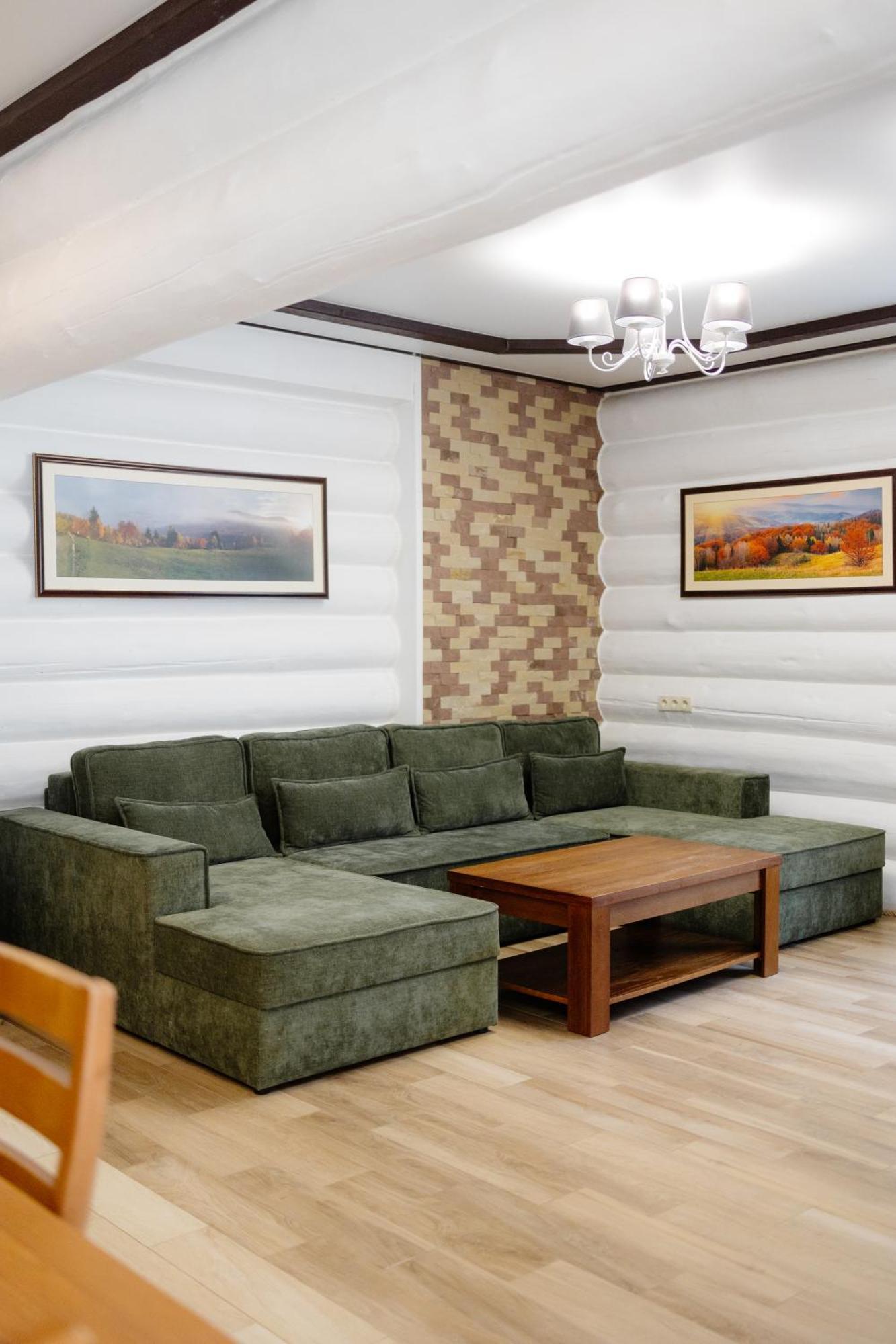 Westhills Town & 5*